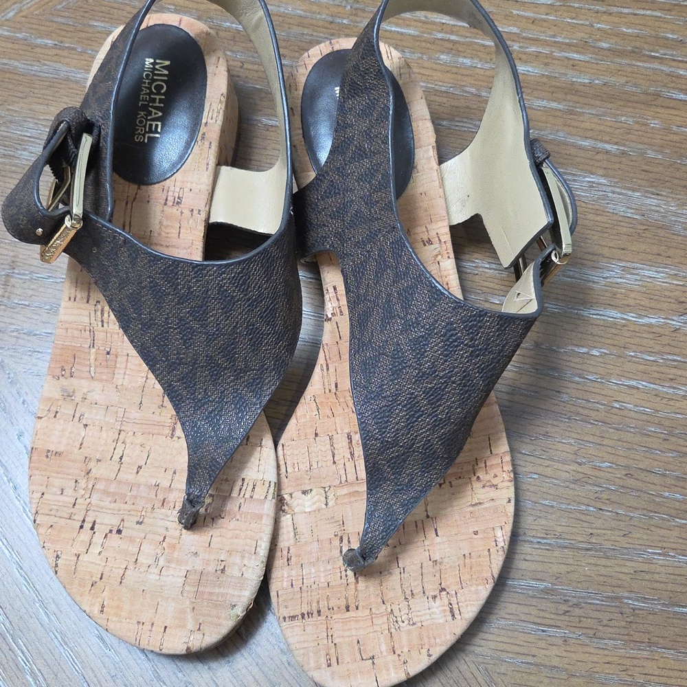 Michael Kors London Thong Style Sandals, Signature Logo Print, Size 6.5 - Picture 9 of 9